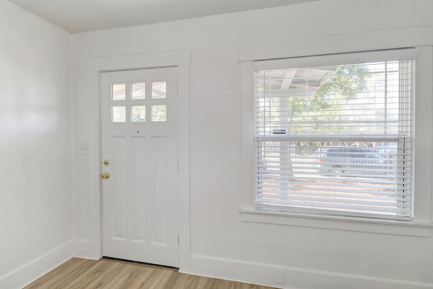 654 Santiago Ave, Sacramento CA  95815-2429 exterior