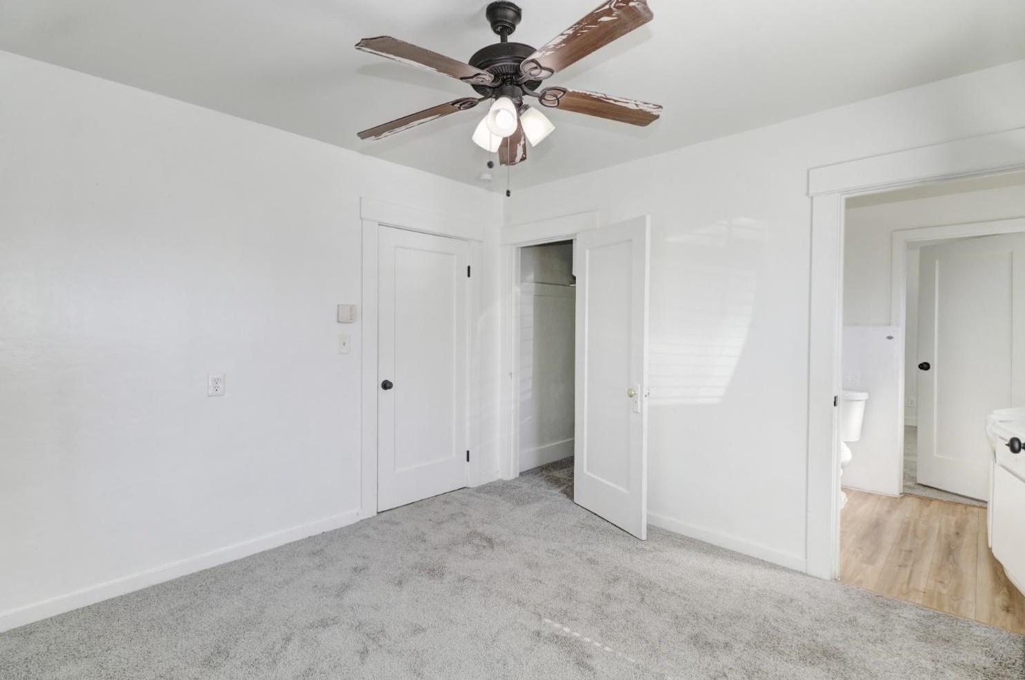 654 Santiago Ave, Sacramento CA  95815-2429 exterior
