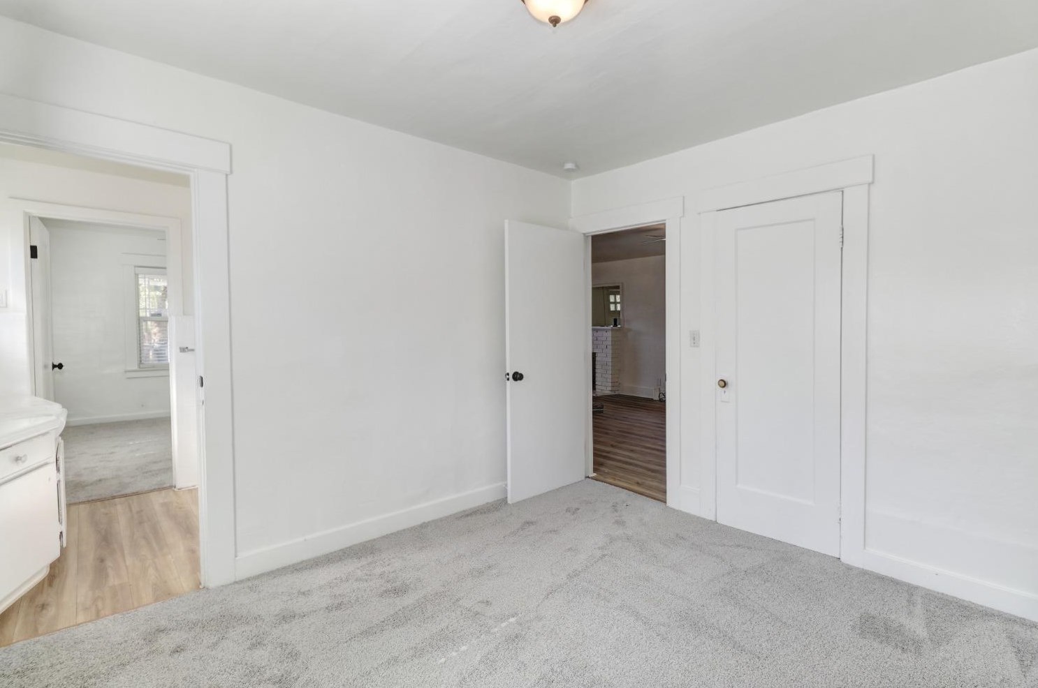 654 Santiago Ave, Sacramento CA  95815-2429 exterior