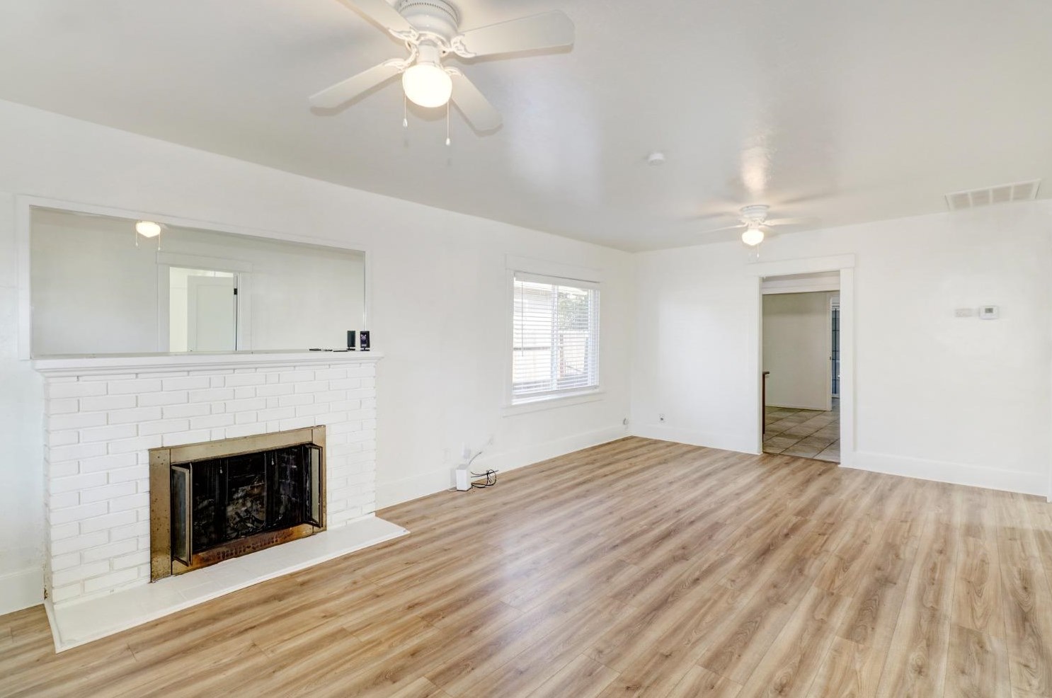 654 Santiago Ave, Sacramento CA  95815-2429 exterior