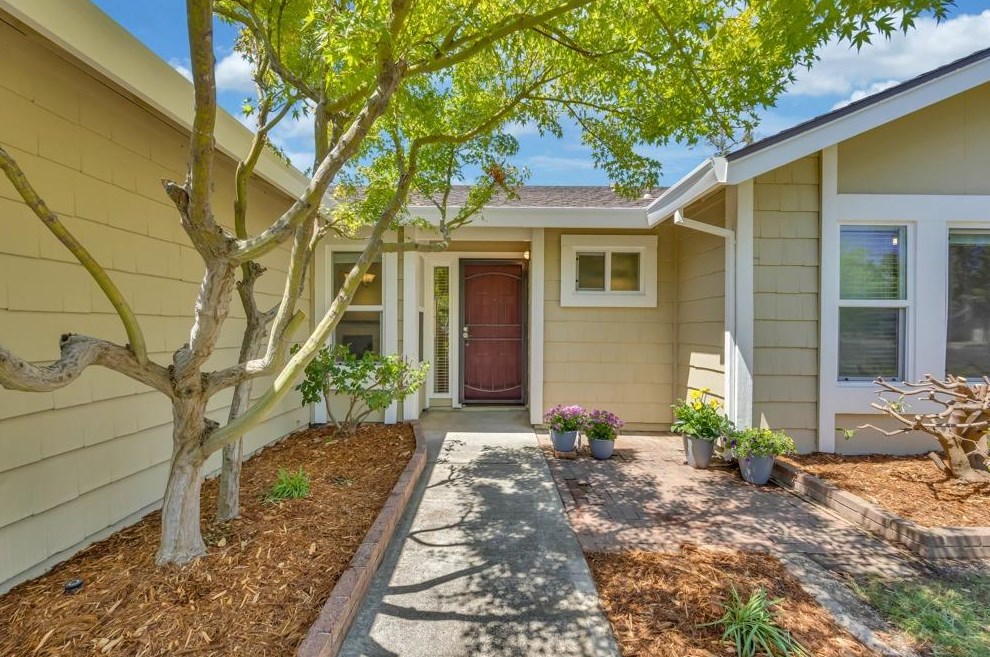 103 Winchester Ct, Folsom, CA 95630