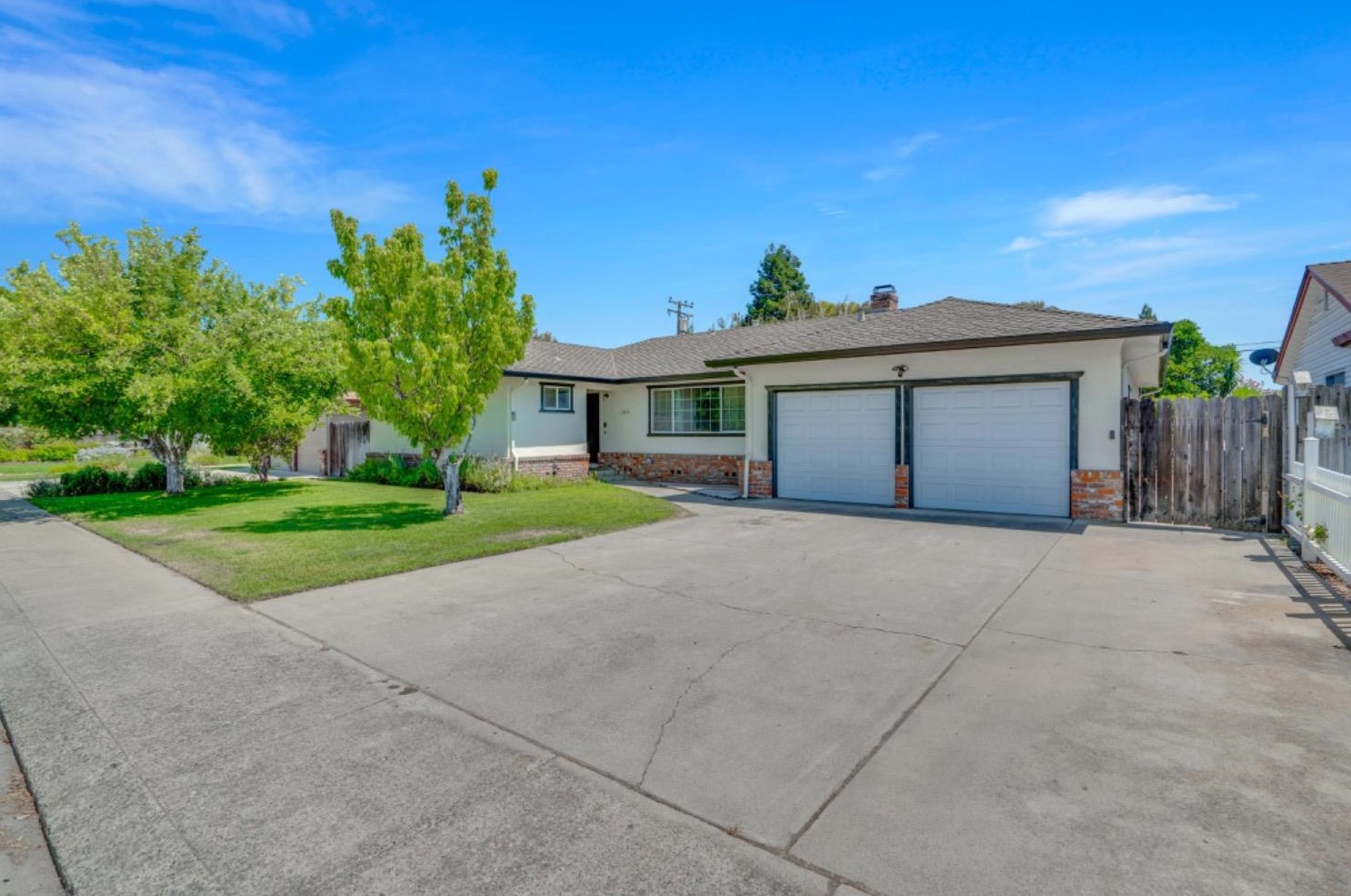 1014 Alameda St, Manteca, CA 95336-4039