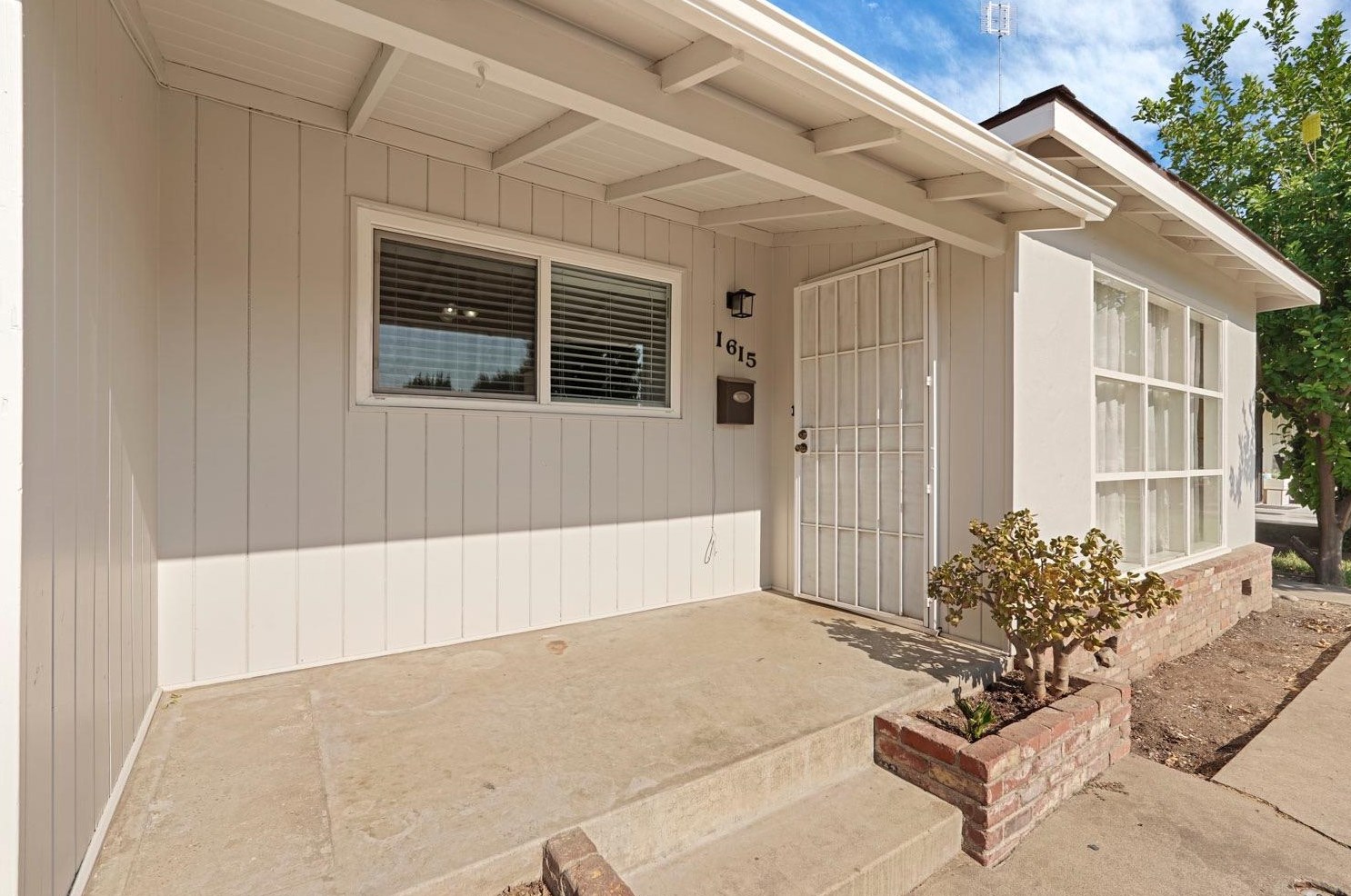 1615 Bronson Ave, Modesto, CA 95350