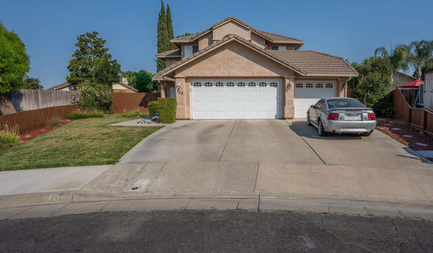 708 Coastal Ct, Los Banos, CA 93635