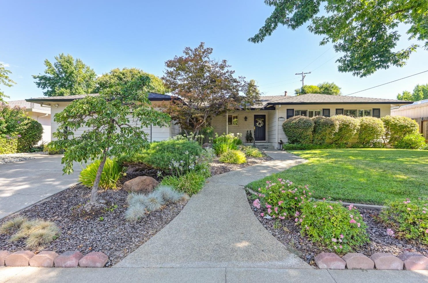 6225 Shadow Creek Dr, Carmichael, CA 95608