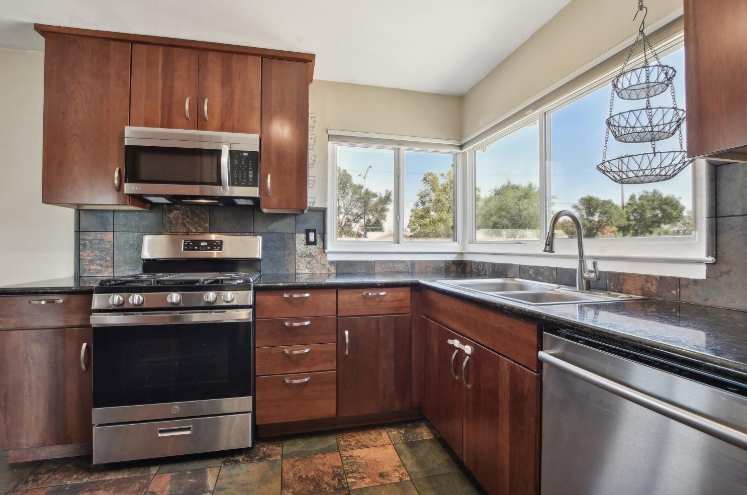8897 Kelsey Dr, Elk Grove, CA 95624