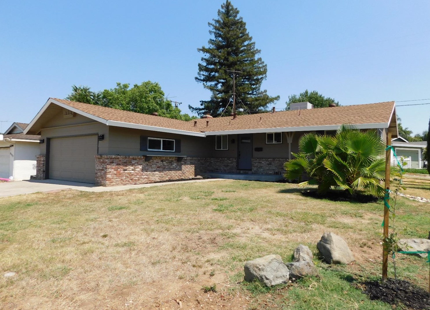 6114 Hilltop Dr, Carmichael, CA 95608