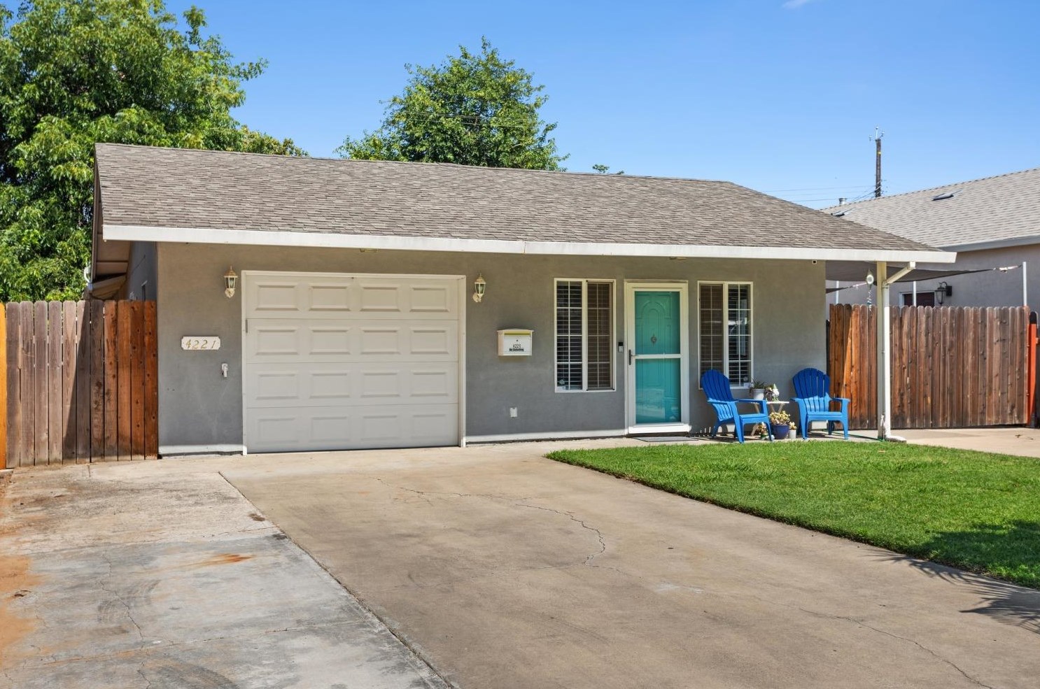 4221 51st St, Sacramento, CA 95820-3030