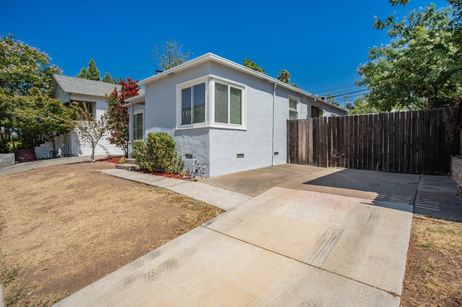 4717 V St, Sacramento, CA 95817-1534