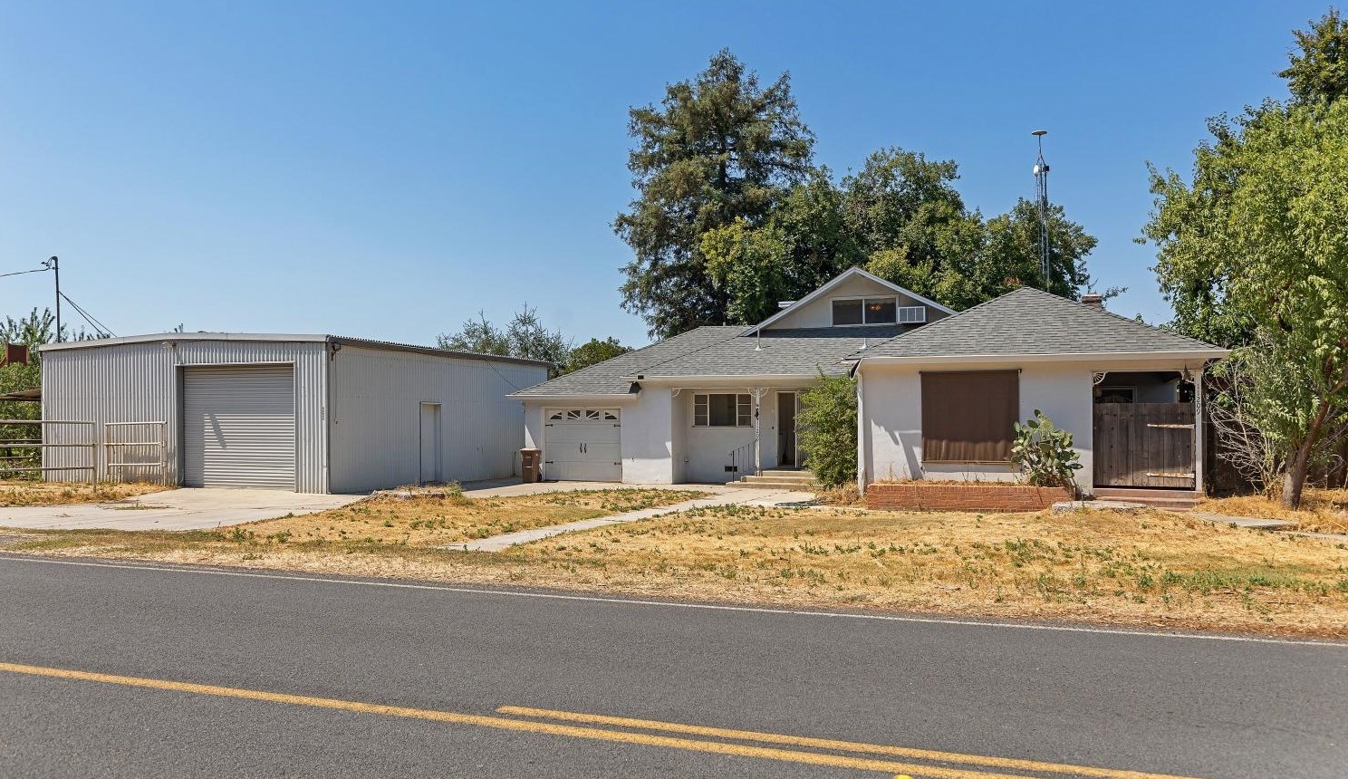 11209 E Moncure Rd, Ripon, CA 95366