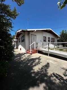 126 Minaret Ave, Turlock CA 95380-4162 exterior