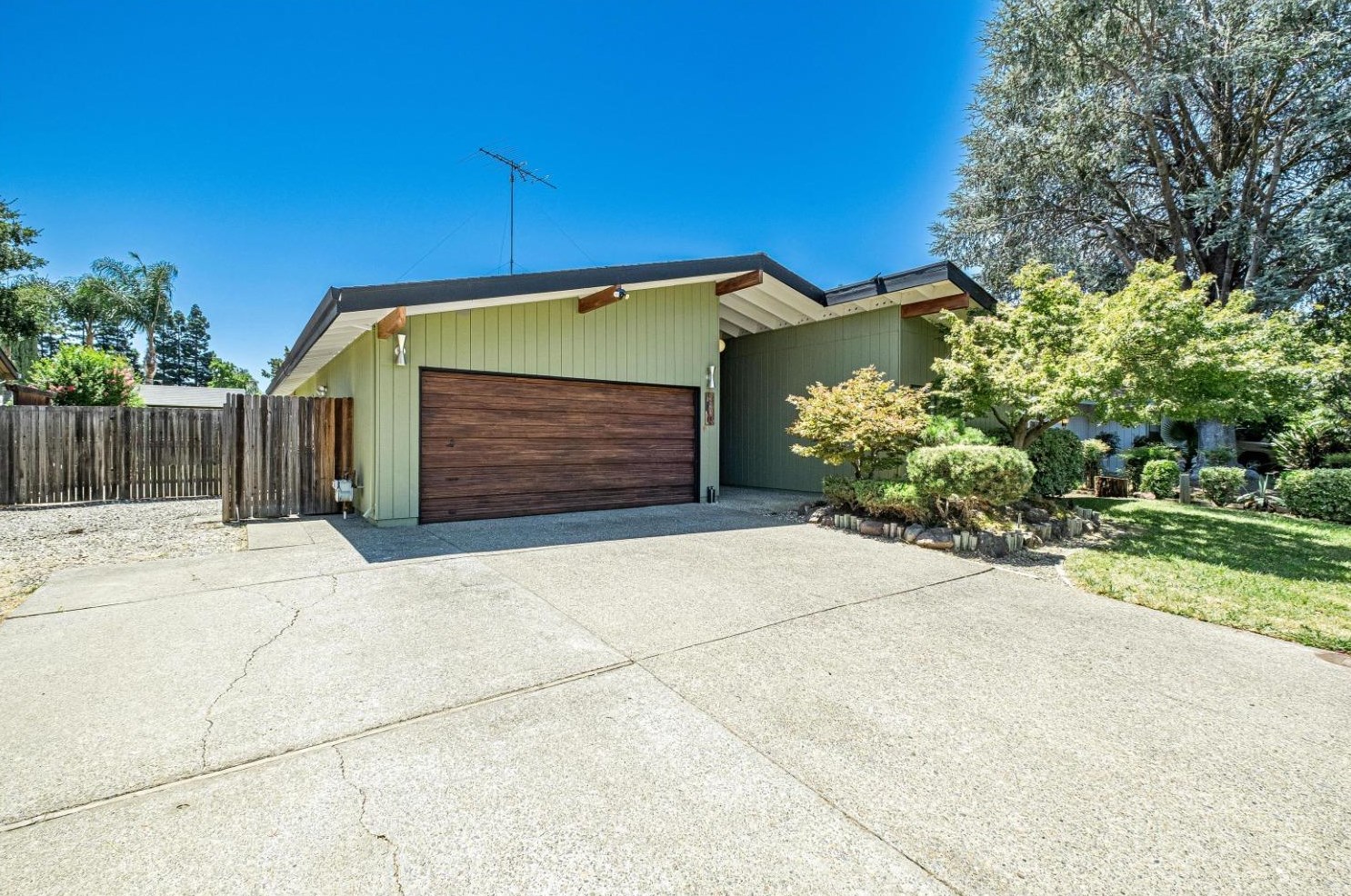 8800 Kelsey Dr, Elk Grove, CA 95624