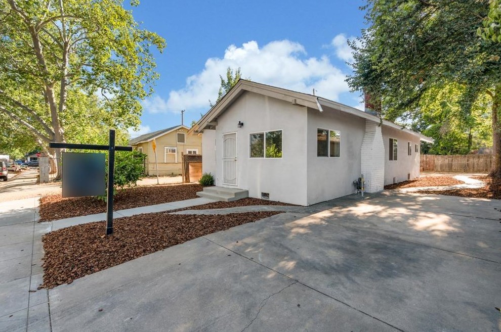 3822 47th St, Sacramento, CA 95820-1328