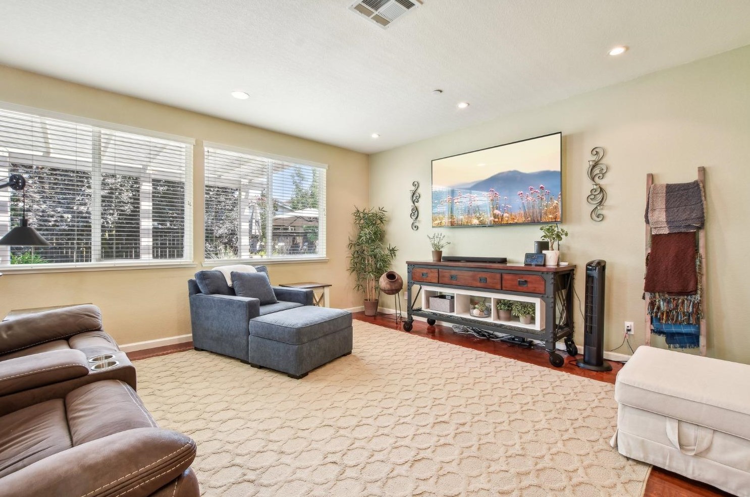 10483 Glacial Way, Elk Grove, CA 95757