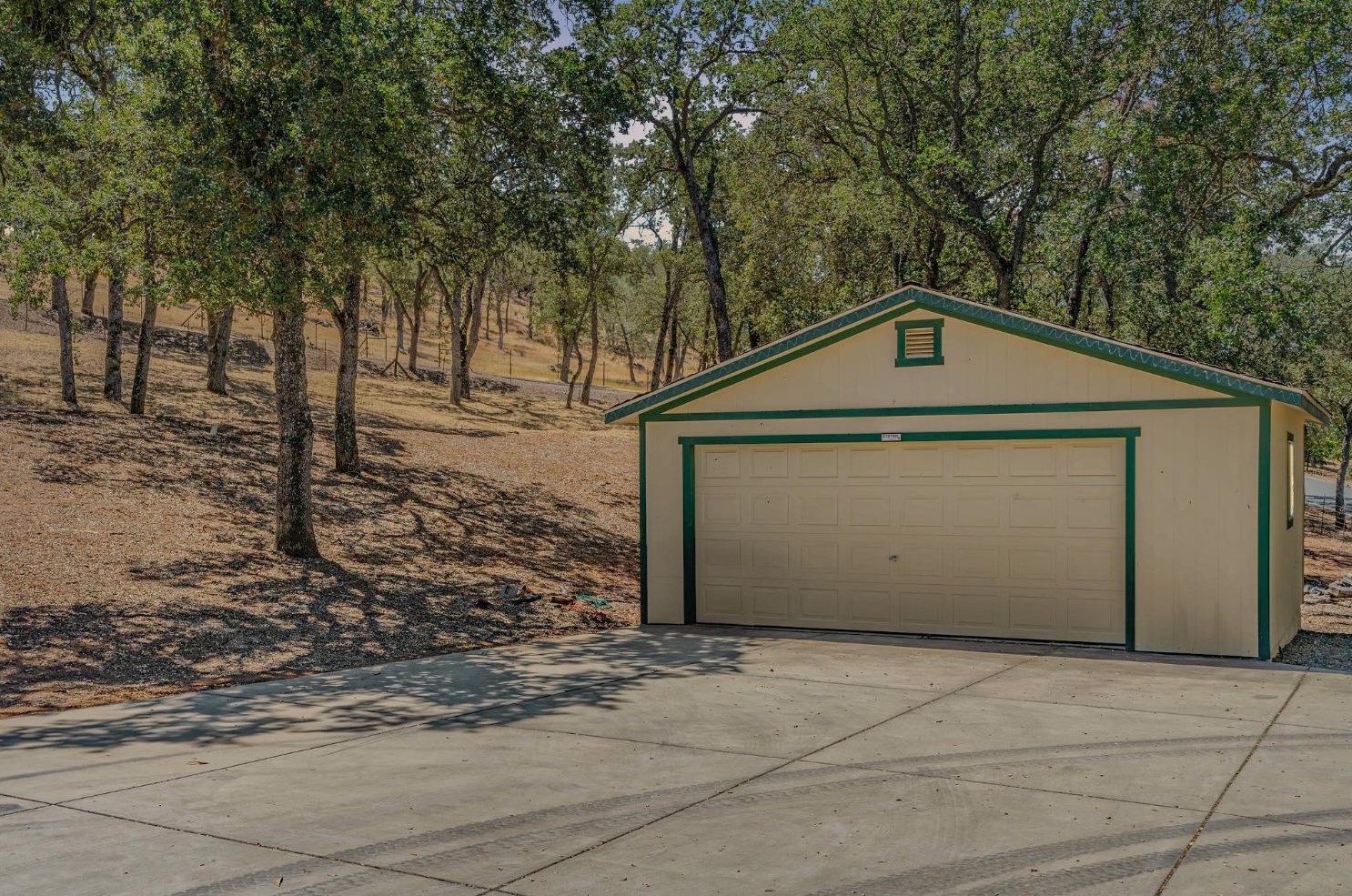 3851 Farris Dr, Valley Springs, CA 95252