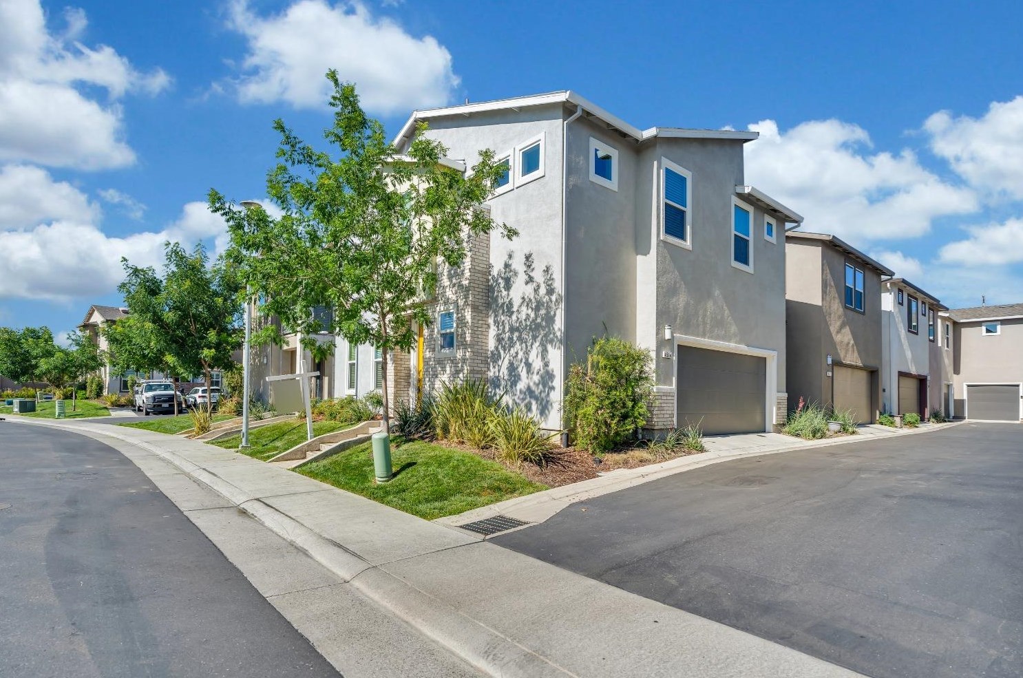 4514 Ocean Ln, Elk Grove, CA 95757