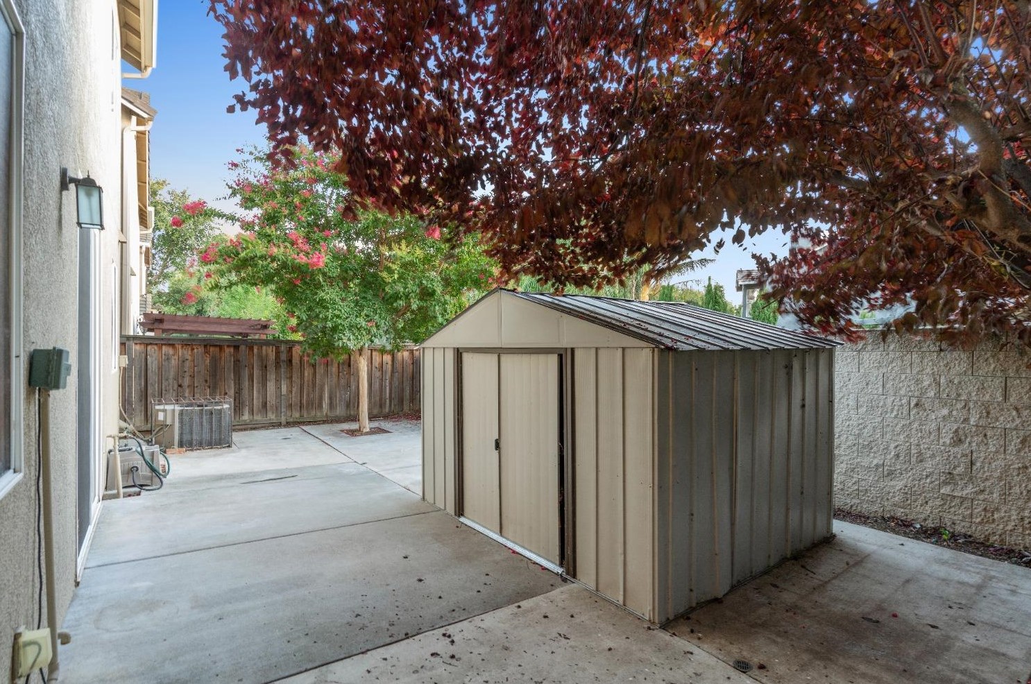 8206 Crystal Walk Cir, Elk Grove CA  95758-8081 exterior