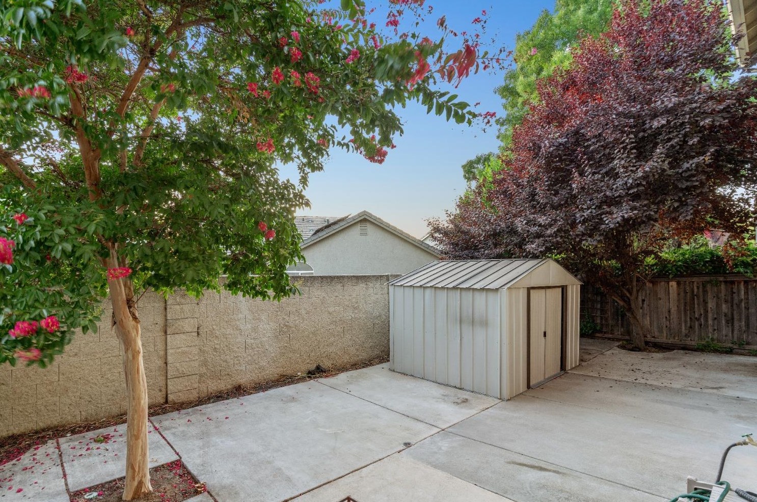 8206 Crystal Walk Cir, Elk Grove CA  95758-8081 exterior