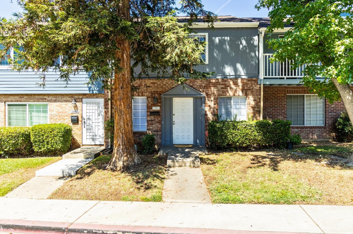 3985 Oak Villa Cir, Carmichael, CA 95608-2150