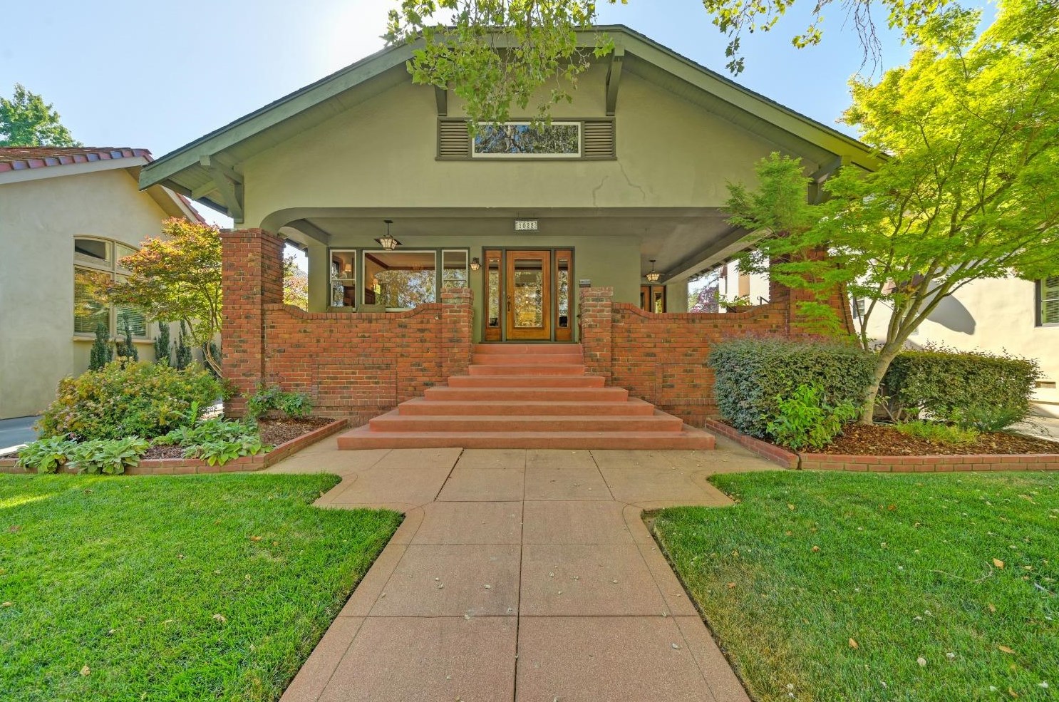 1022 47th St, Sacramento, CA 95819-3702