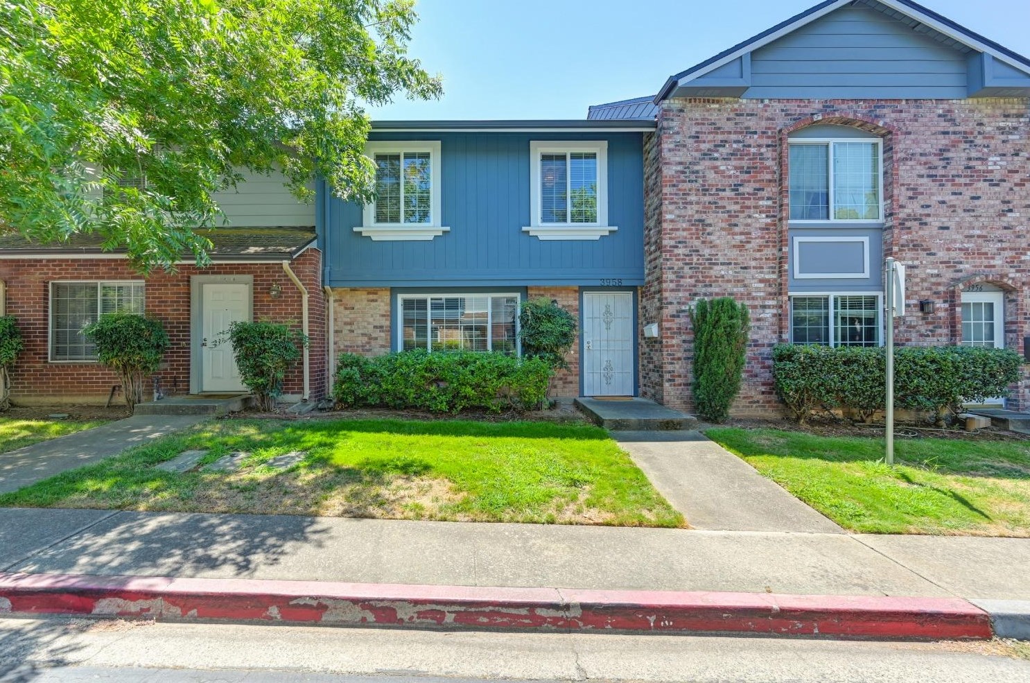 3958 Oak Villa Cir, Carmichael, CA 95608-2164