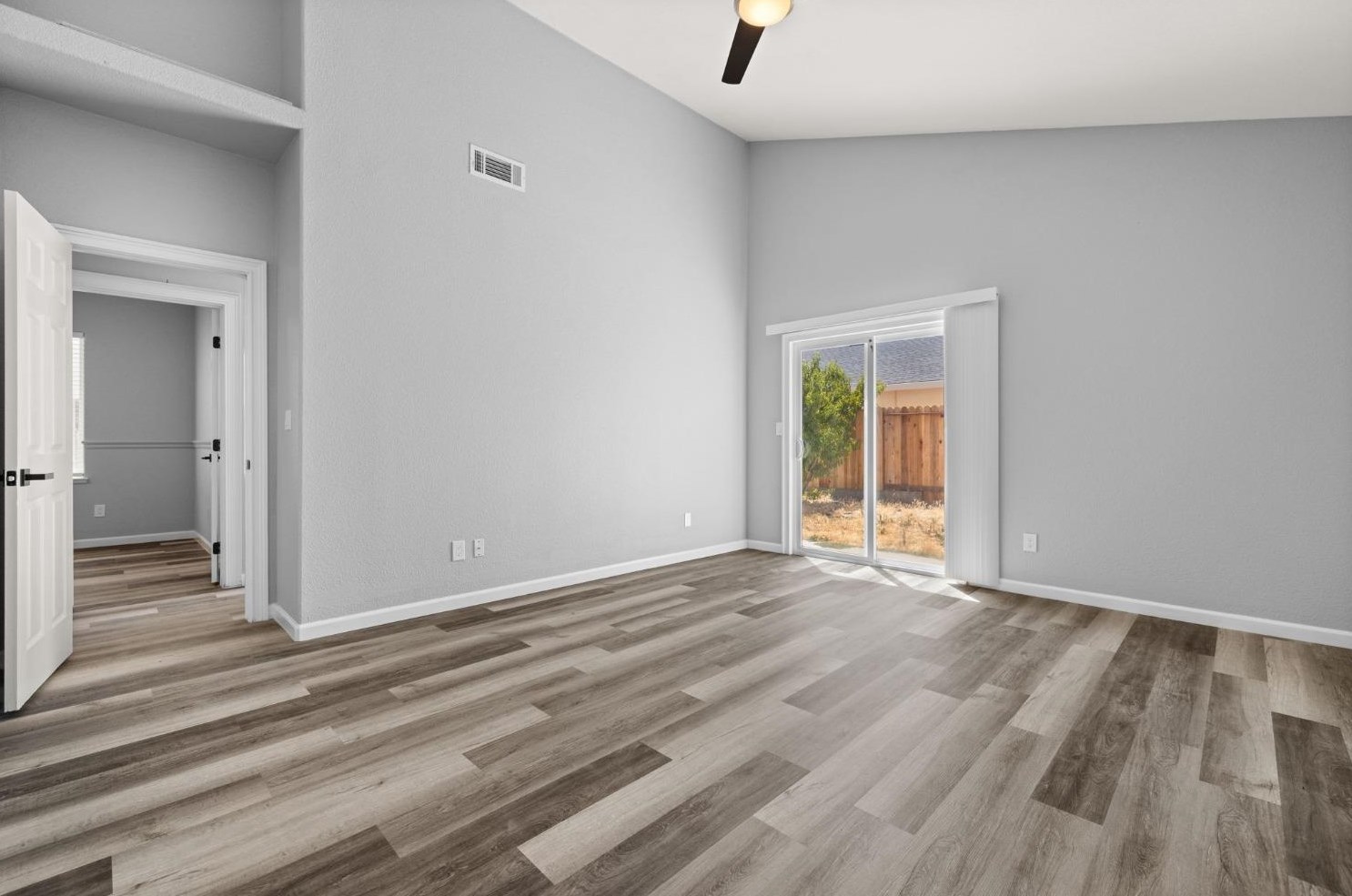 1444 Bell Ave, Sacramento CA  95838-2806 exterior