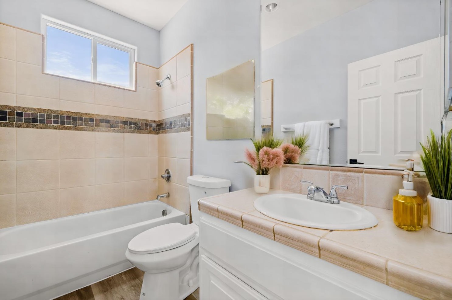 1444 Bell Ave, Sacramento CA  95838-2806 exterior