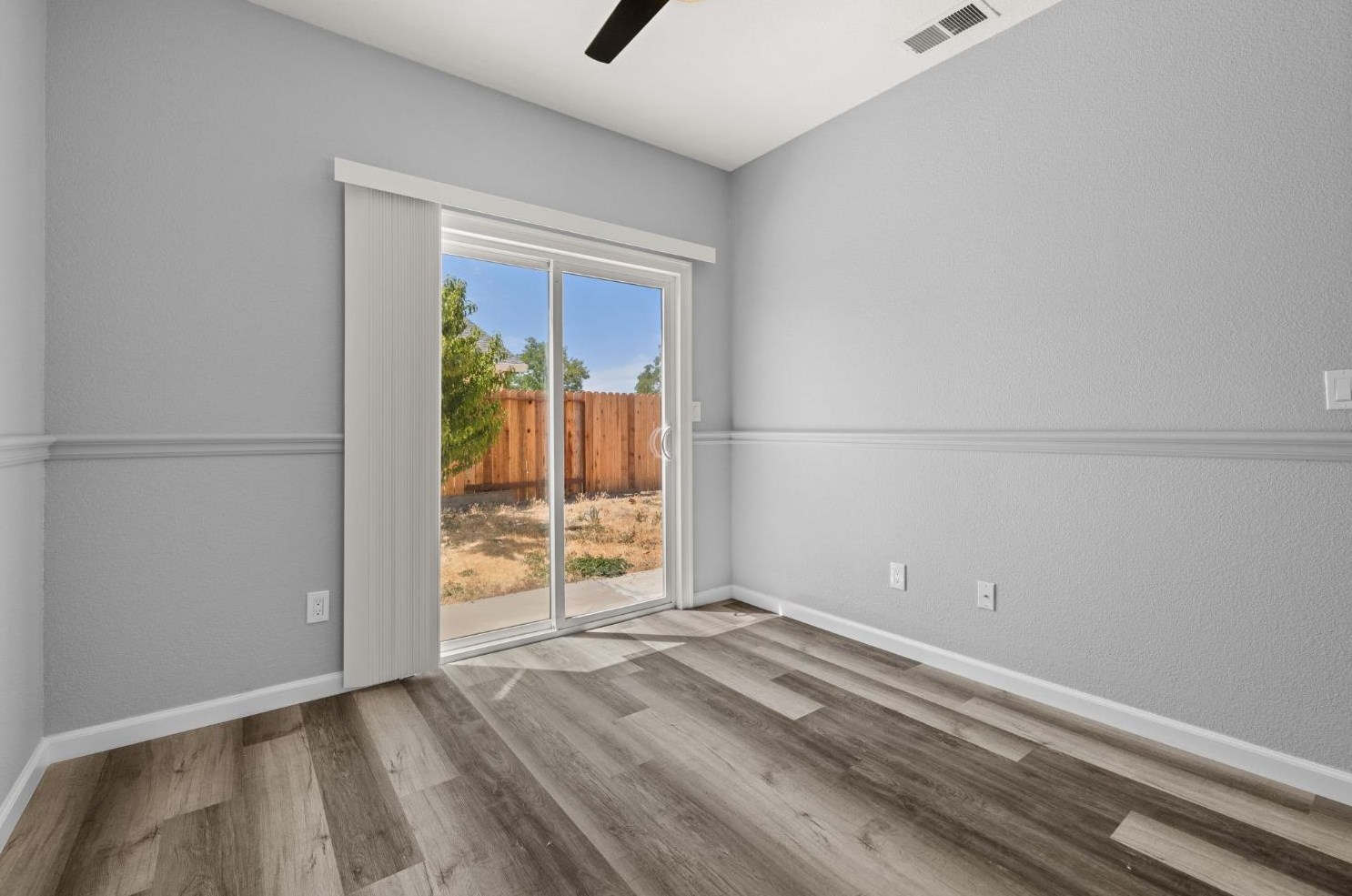 1444 Bell Ave, Sacramento CA  95838-2806 exterior
