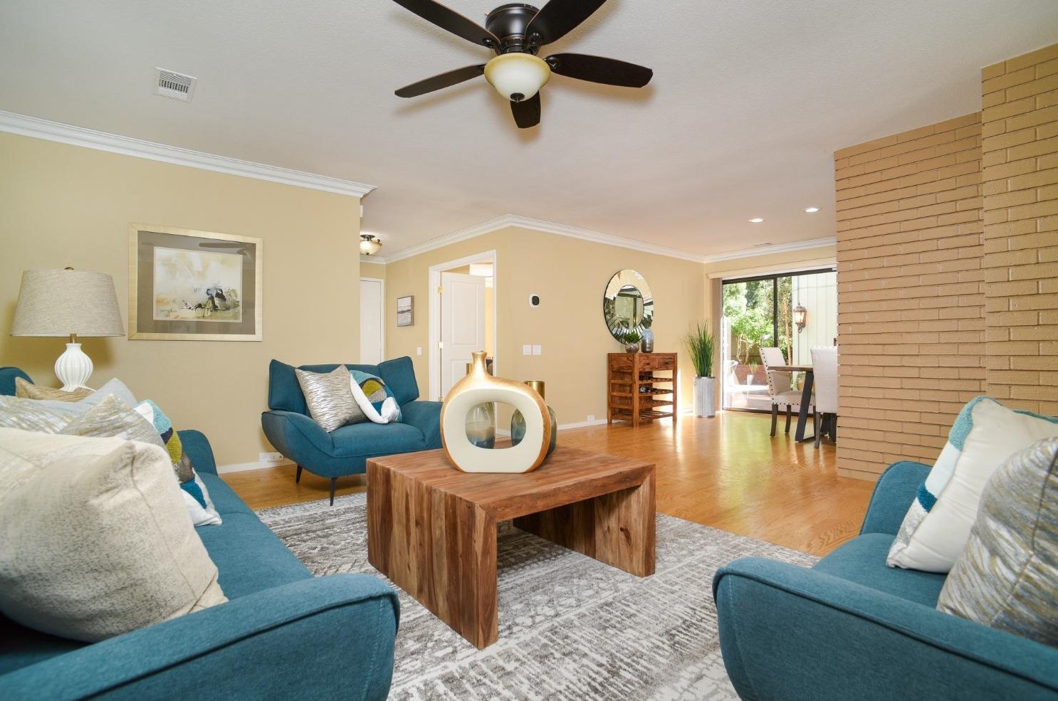 1539 University Ave, Sacramento, CA 95825-6861