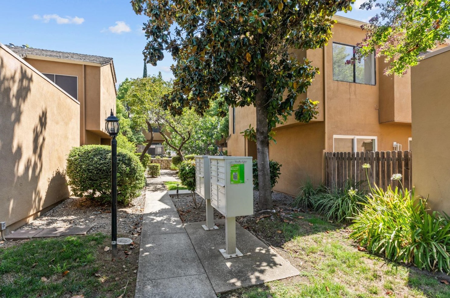 7427 Sunrise Blvd, Citrus Heights, CA 95610-3043