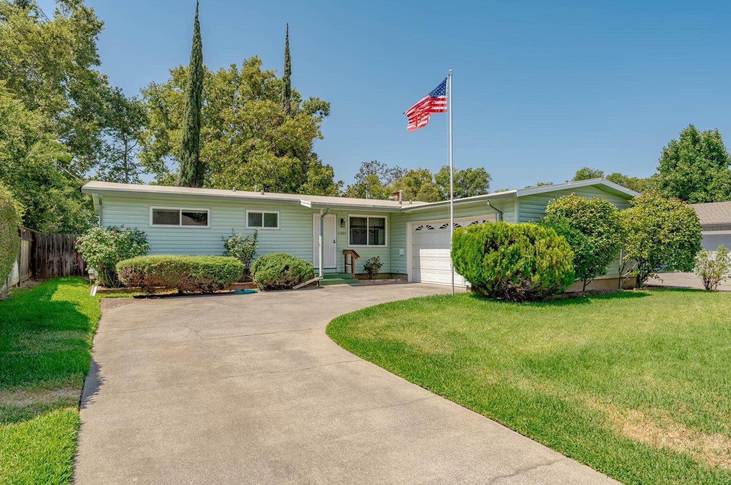 10660 Chardonay Dr, Rancho Cordova, CA 95670-3844