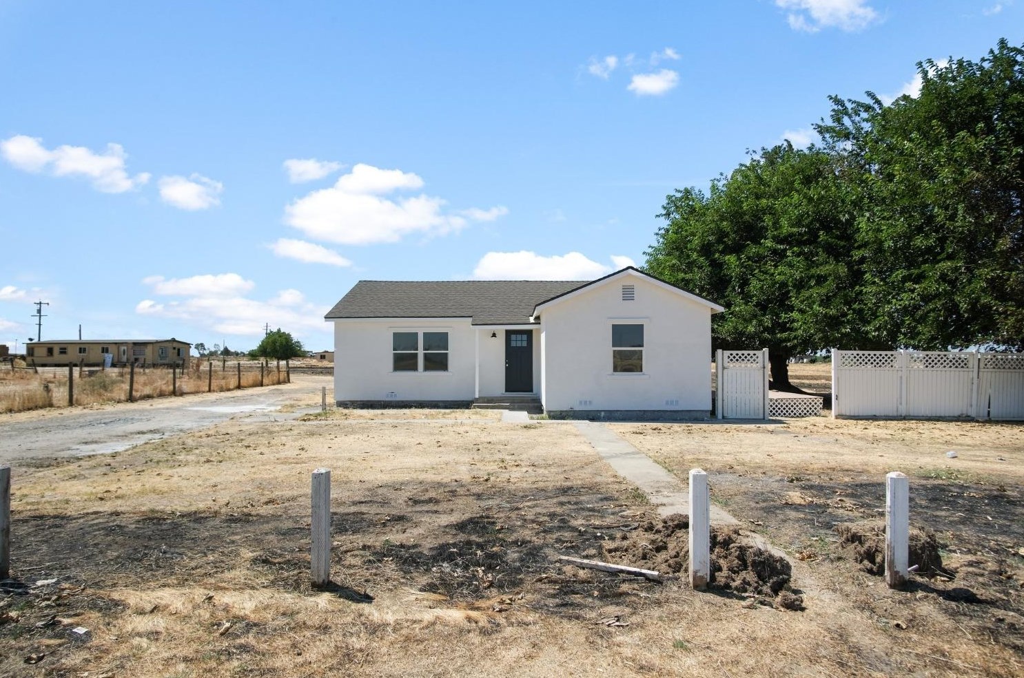 10935 E Childs Ave, Le Grand, CA 95333