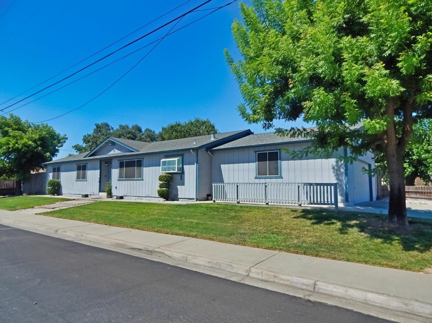 6445 8th St, Riverbank, CA 95367
