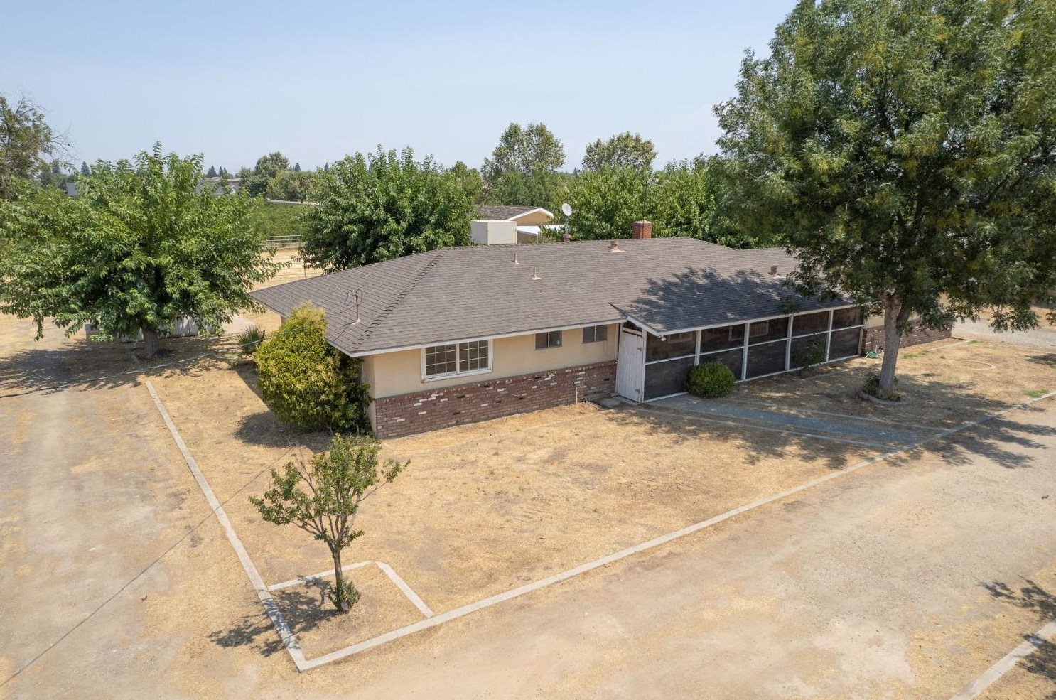 6588 Dakota Ave, Fresno, CA 93727-1112
