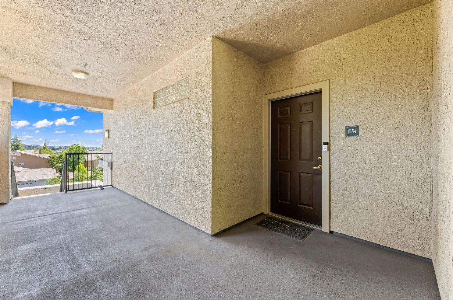 701 Gibson Dr, Roseville CA  95678-5719 exterior