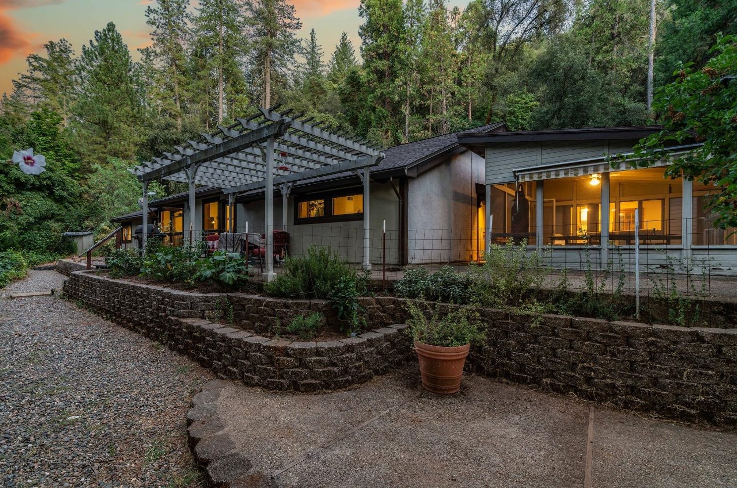 19750 E Clinton Rd, Jackson, CA 95642