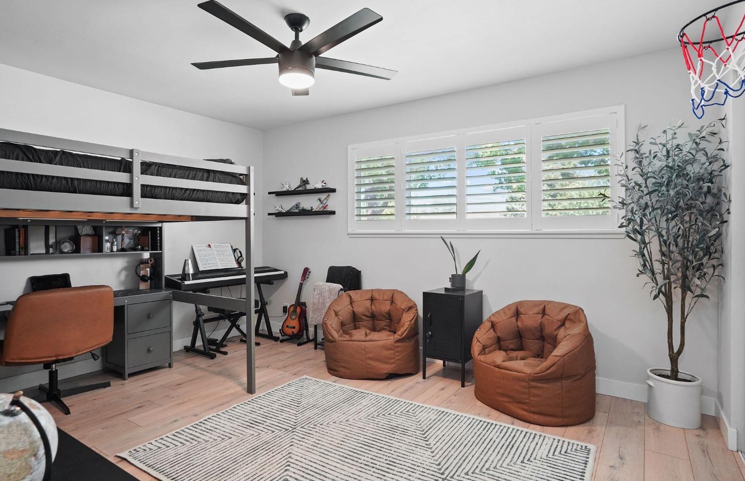 6290 14th St, Sacramento CA  95831-1806 exterior