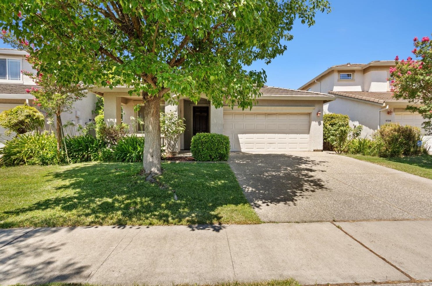 9712 Club Park Dr, Elk Grove, CA 95757