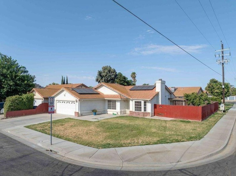 147 N Santa Clara Ct, Los Banos, CA 93635