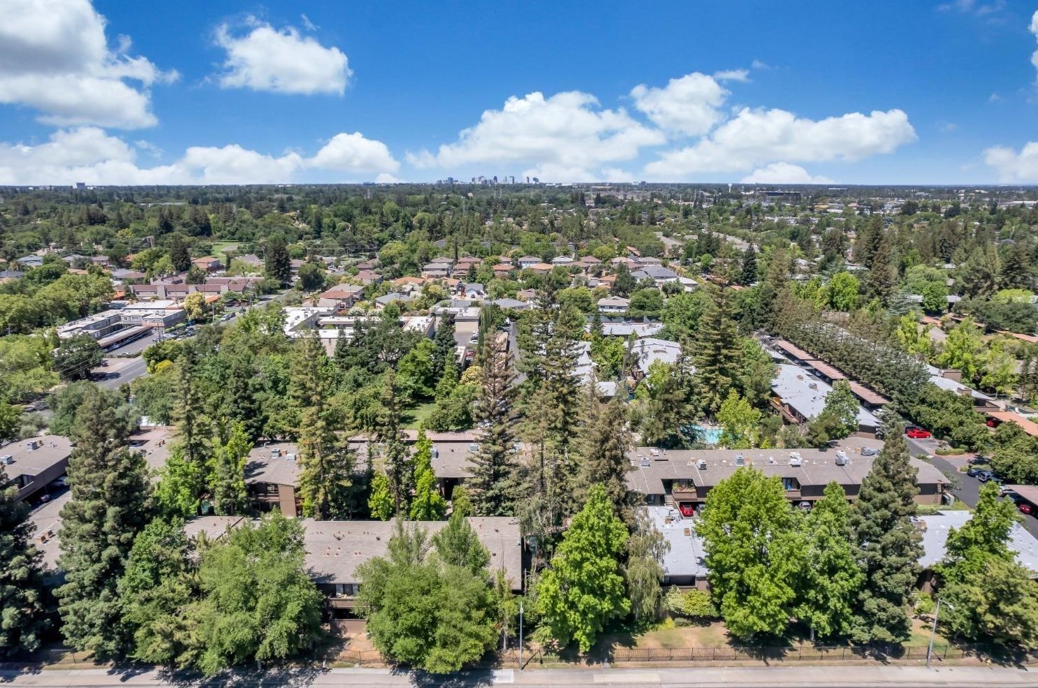 949 Fulton Ave, Sacramento CA  95825-4543 exterior