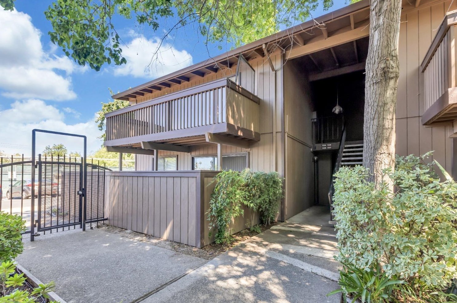 949 Fulton Ave, Sacramento, CA 95825-4543