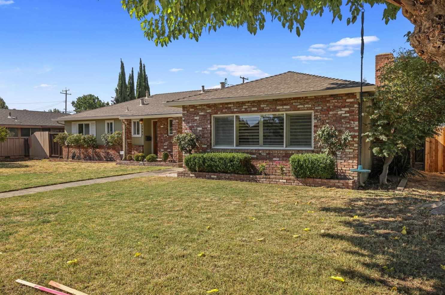 2441 El Camino Dr, Turlock CA  95380-3609 exterior