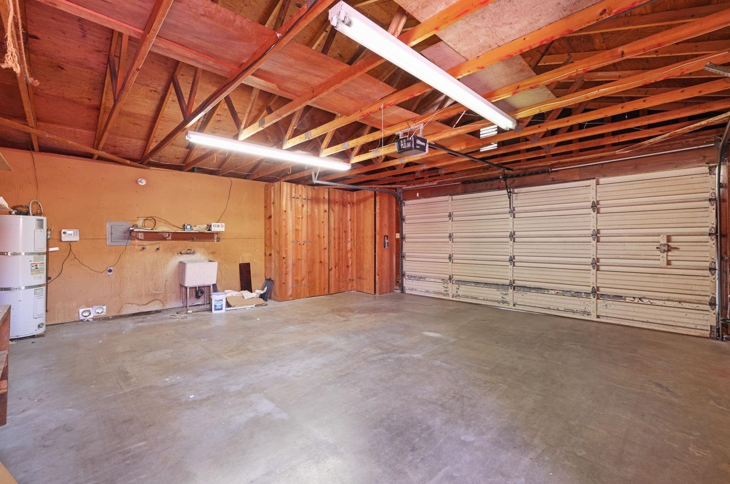 2441 El Camino Dr, Turlock CA  95380-3609 exterior