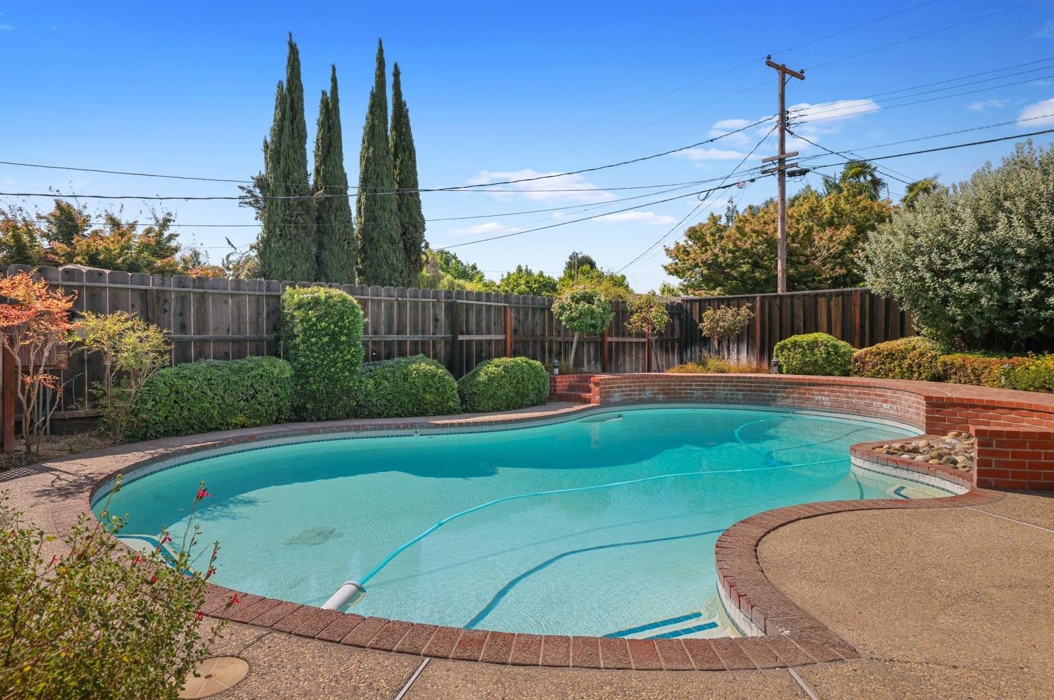 2441 El Camino Dr, Turlock CA  95380-3609 exterior