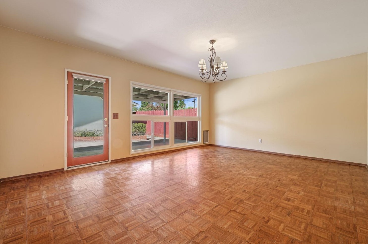 2441 El Camino Dr, Turlock CA  95380-3609 exterior