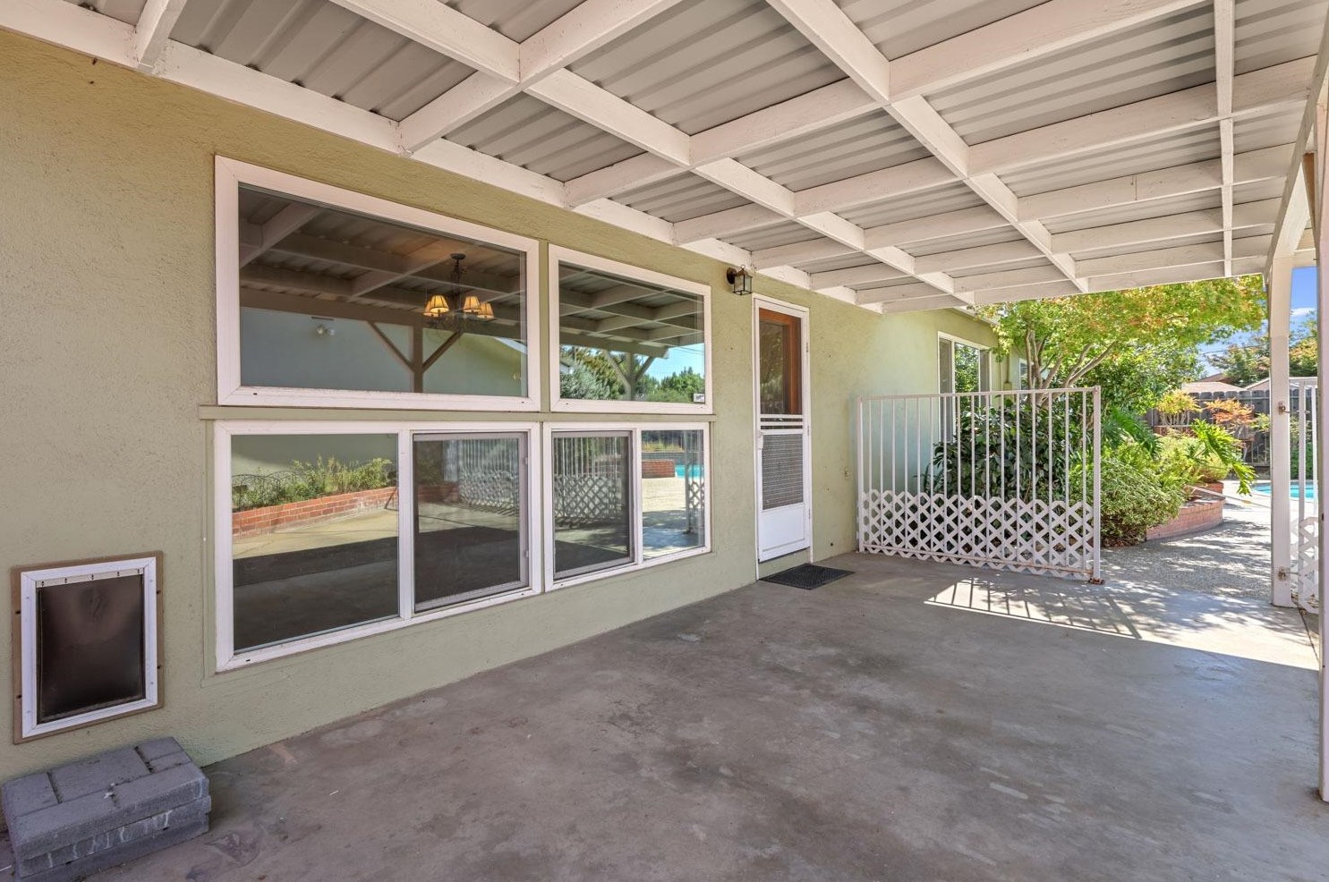 2441 El Camino Dr, Turlock CA  95380-3609 exterior