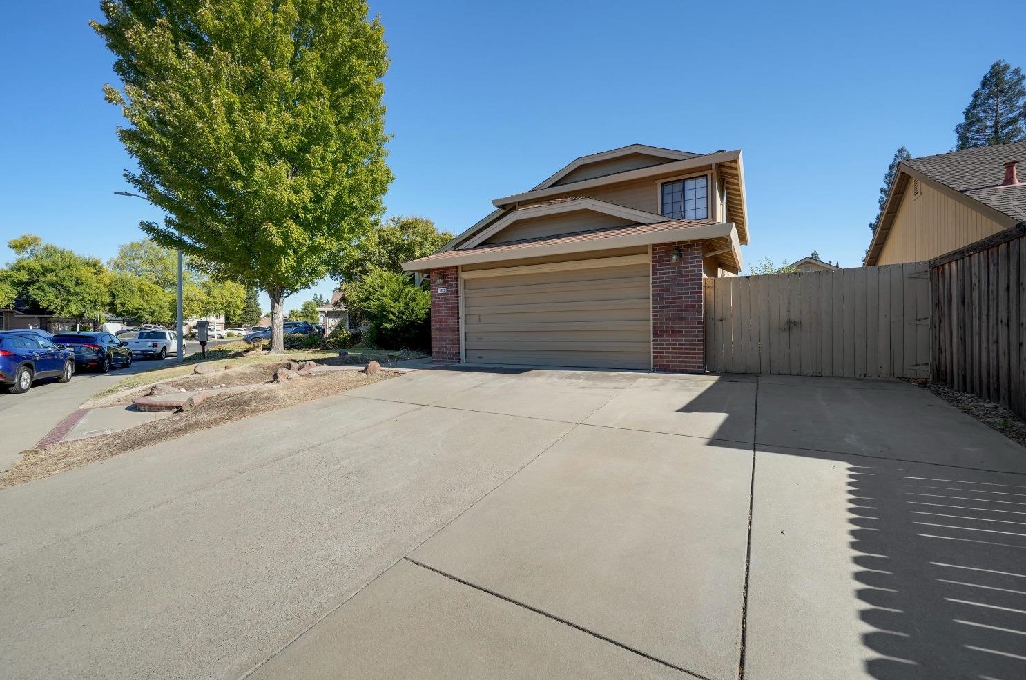 1353 Kingswood Dr, Roseville, CA 95678-6938