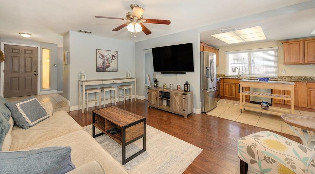 2919 Camarillo Dr, Sacramento CA  95833-1732 exterior