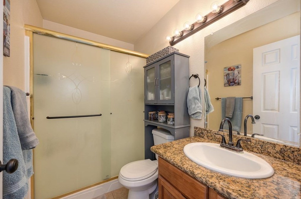 2919 Camarillo Dr, Sacramento CA  95833-1732 exterior