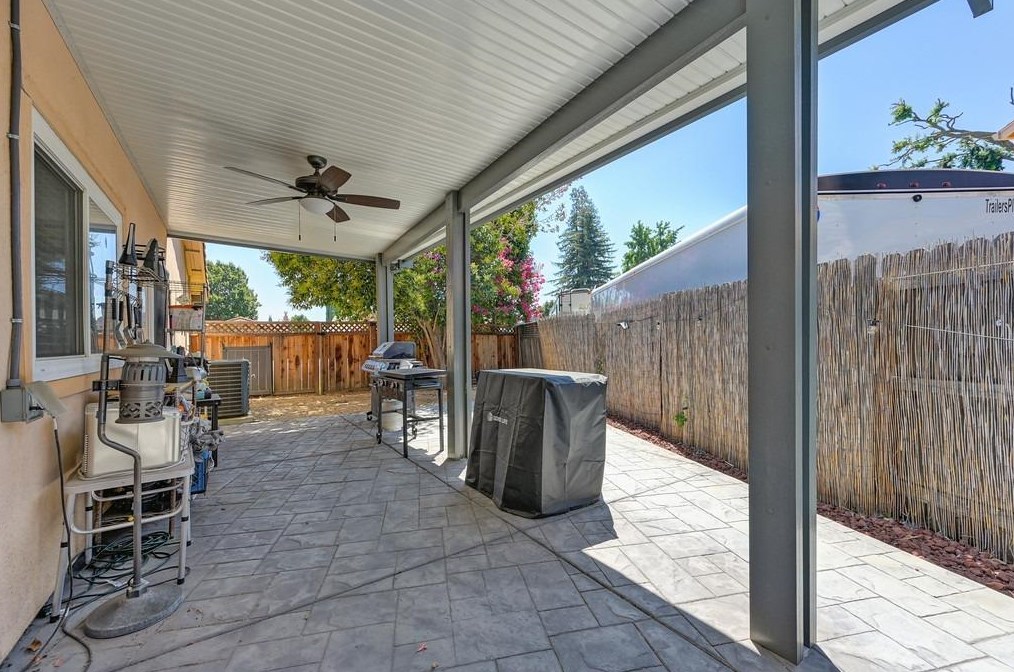 2919 Camarillo Dr, Sacramento CA  95833-1732 exterior